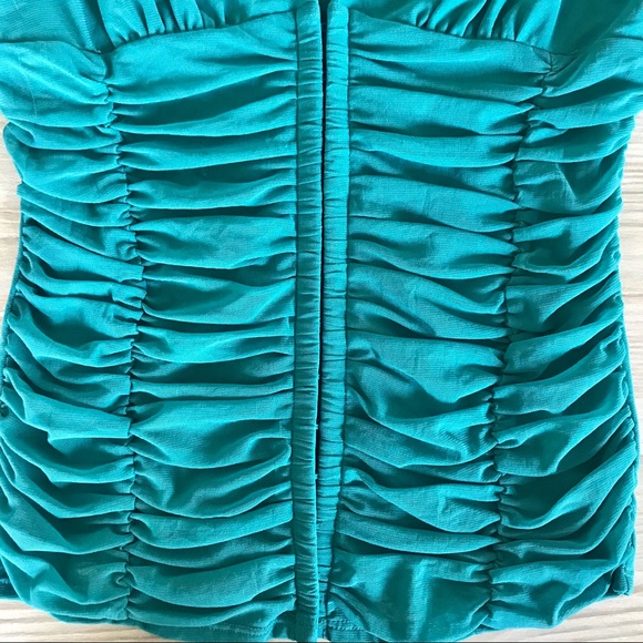 Gorgeous Blouse by Guess - Picture 4 of 8